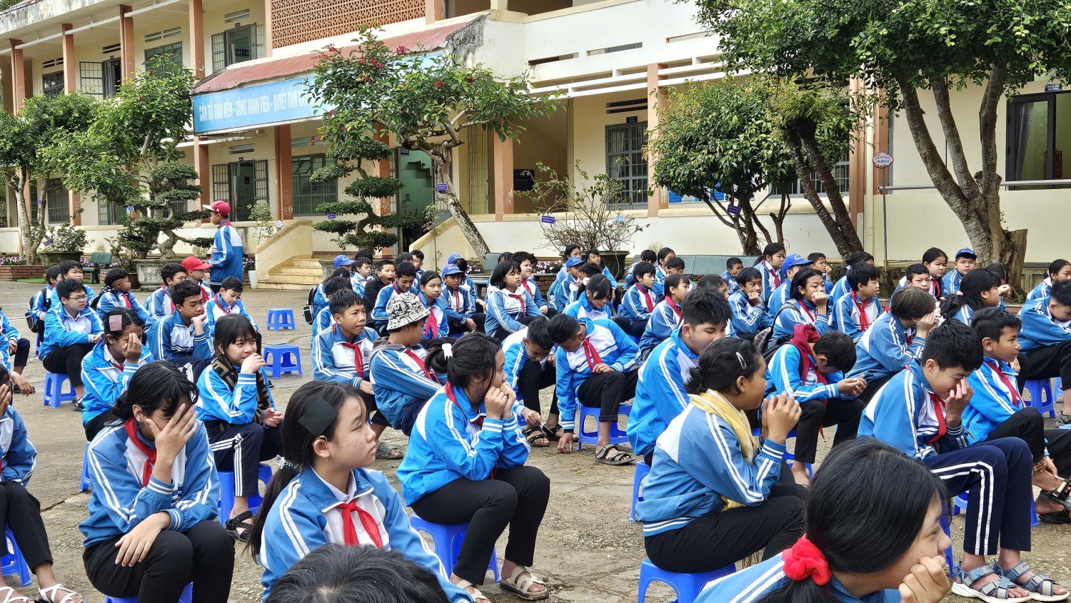 SINH HOẠT DƯỚI CỜ THÁNG 12